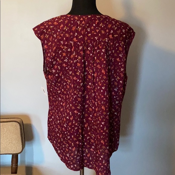 Old Navy Womens Sleeveless Top Maroon floral L NWT - Picture 3 of 5